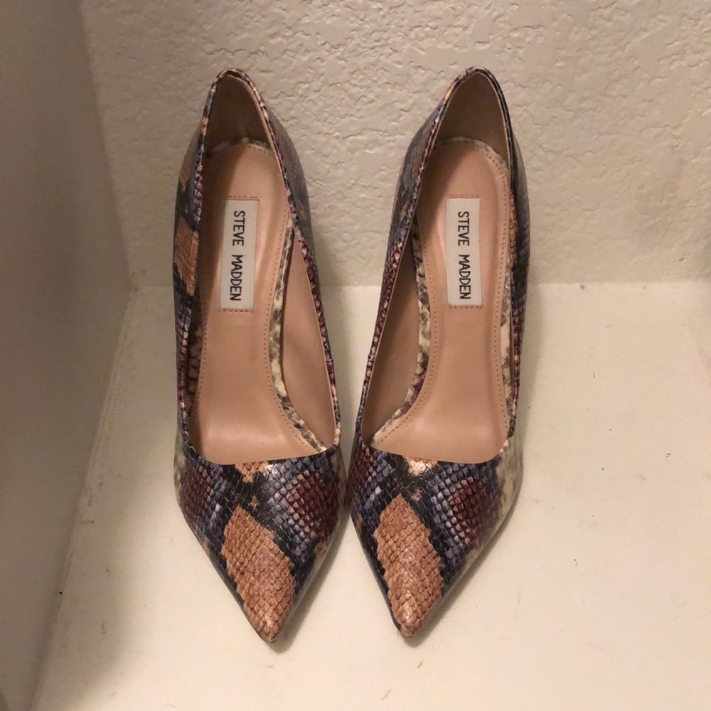 7.5 Steve Madden heels